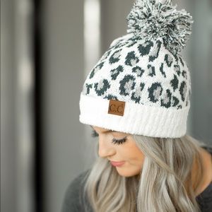 C.C. | knit Leopard printed beanie